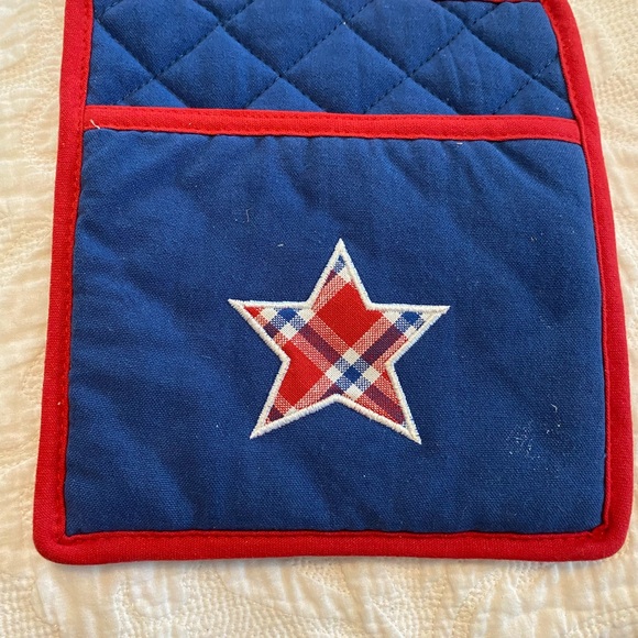 4th of July pot holders and kitchen towel set. - Picture 8 of 10